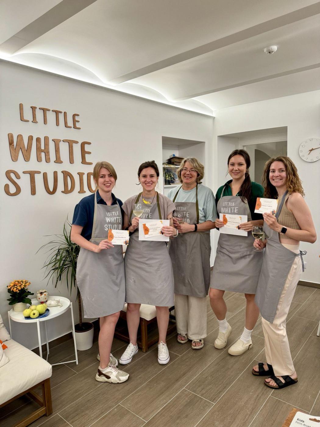Little White Studio 