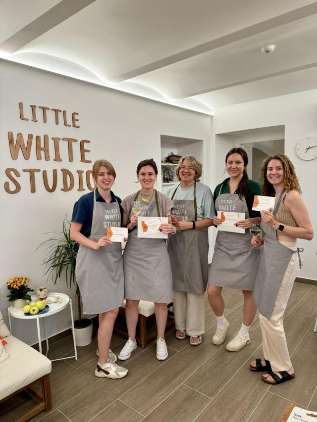 Little White Studio 