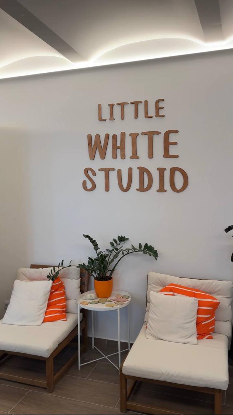 Little White Studio 