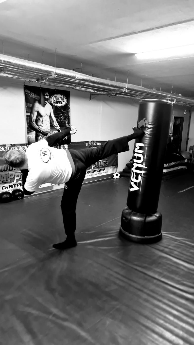 Krav maga kovinės savigynos klubas "Golemo žiedas"